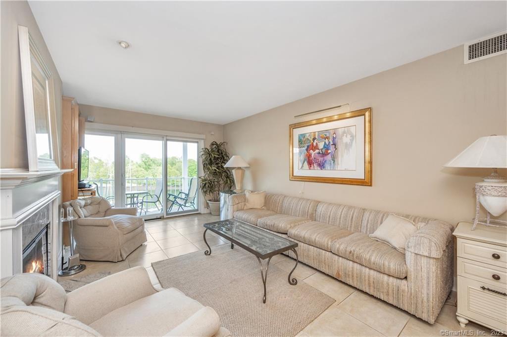 Photo 4 of 21 of 43 Harbor Drive 402 condo