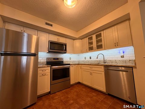 Photo of 15 Forest Glen Circle #6, Middletown, CT 06457 (MLS # 24150646)