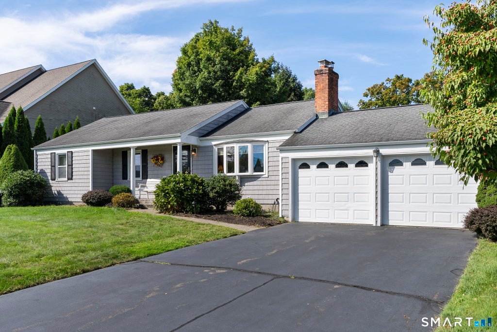 Photo of 39 Clovercrest Road, Wethersfield, CT 06109 (MLS # 24205836)