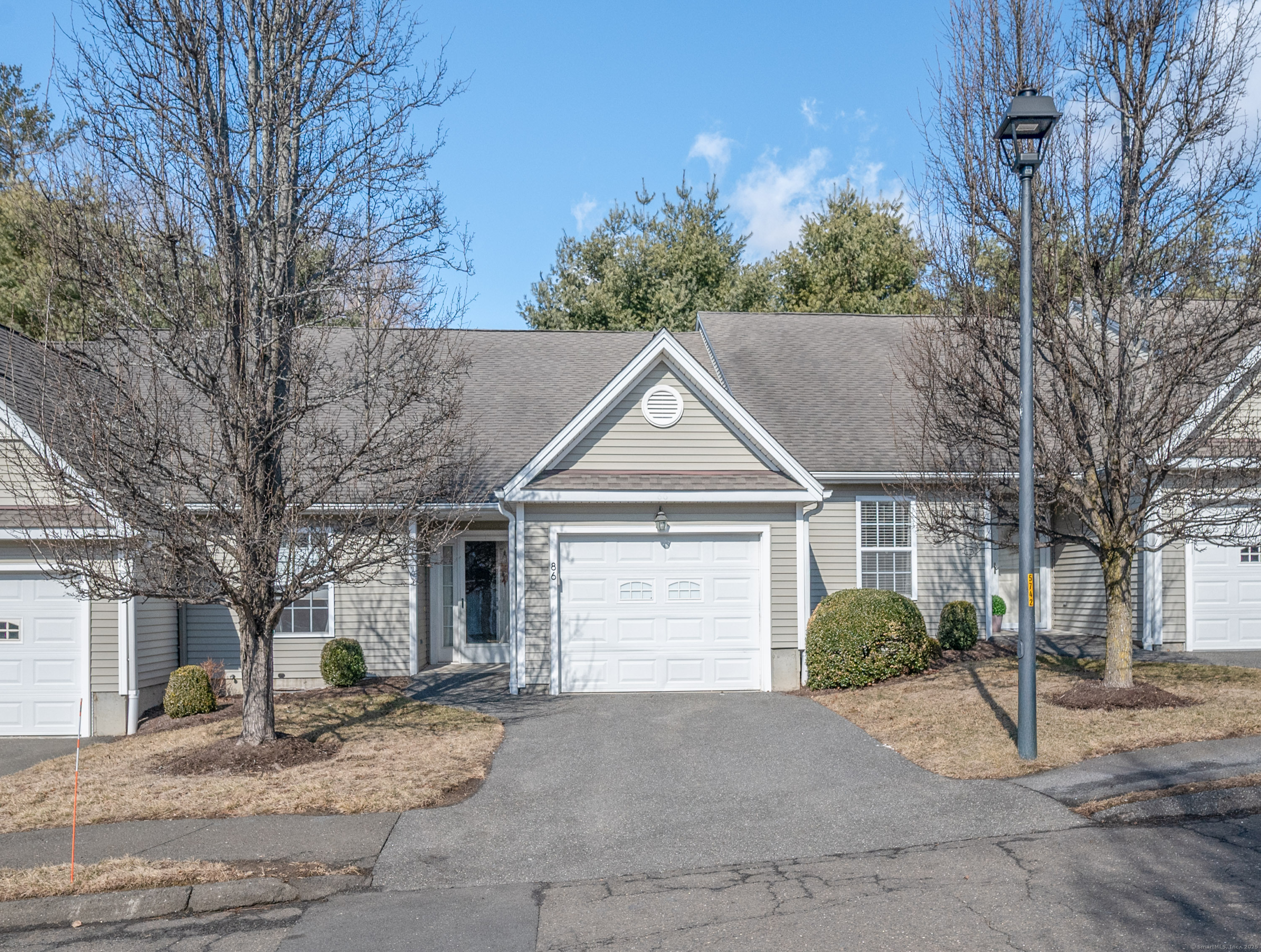 Property for Sale at Haley Lane 86, Newtown, Connecticut - Bedrooms: 2 
Bathrooms: 2 
Rooms: 5  - $475,000