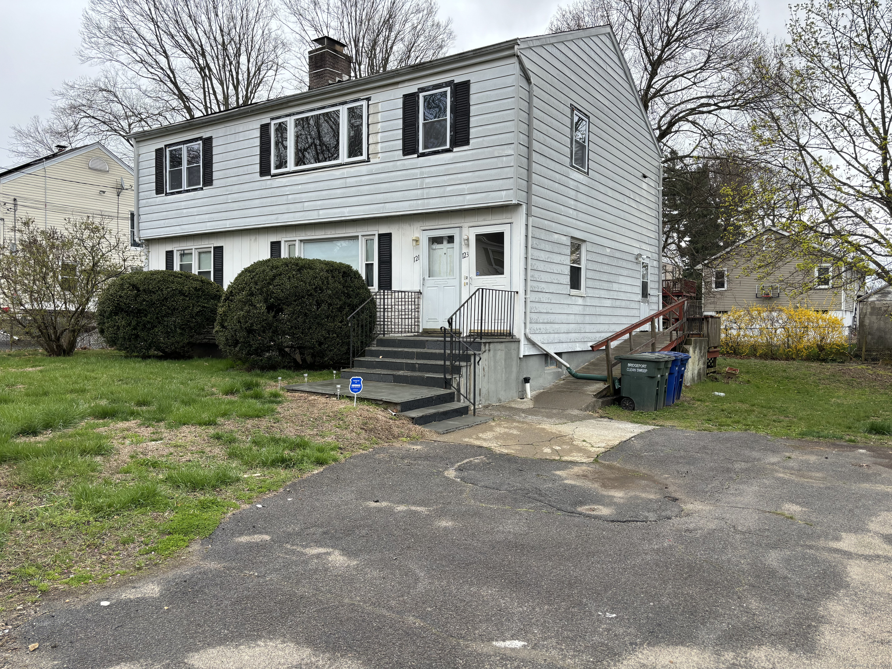 Rental Property at Platt Street, Bridgeport, Connecticut - Bedrooms: 3 
Bathrooms: 1 
Rooms: 6  - $2,150 MO.