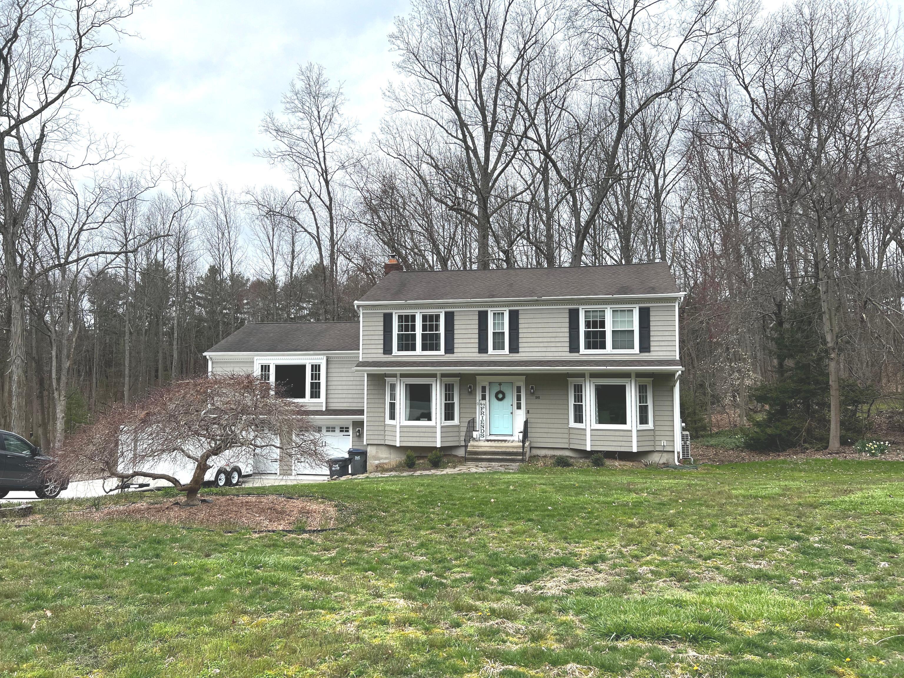 98 Old Hollow Road, Trumbull, Connecticut - 4 Bedrooms  
3 Bathrooms  
8 Rooms - 