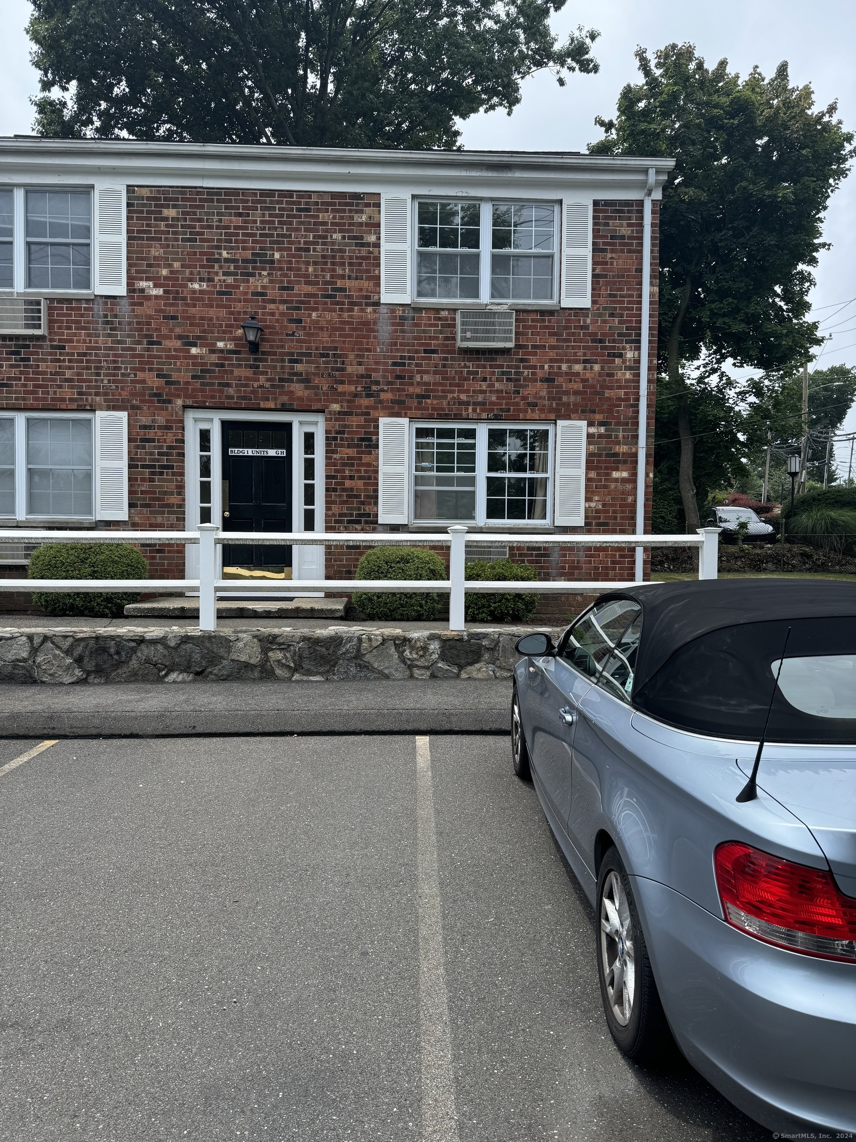 Property for Sale at 287 Hamilton Avenue Apt 1H, Stamford, Connecticut - Bedrooms: 2 
Bathrooms: 1.5 
Rooms: 7  - $299,000