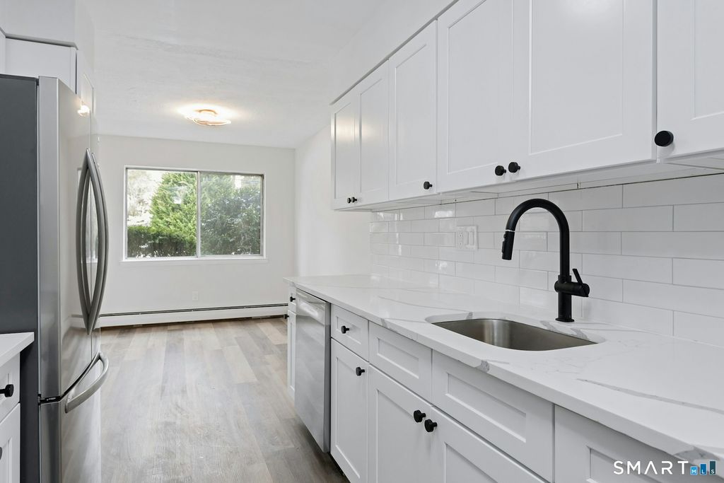 Photo of 154 Cold Spring Road #APT 18, Stamford, CT 06905 (MLS # 24153534)