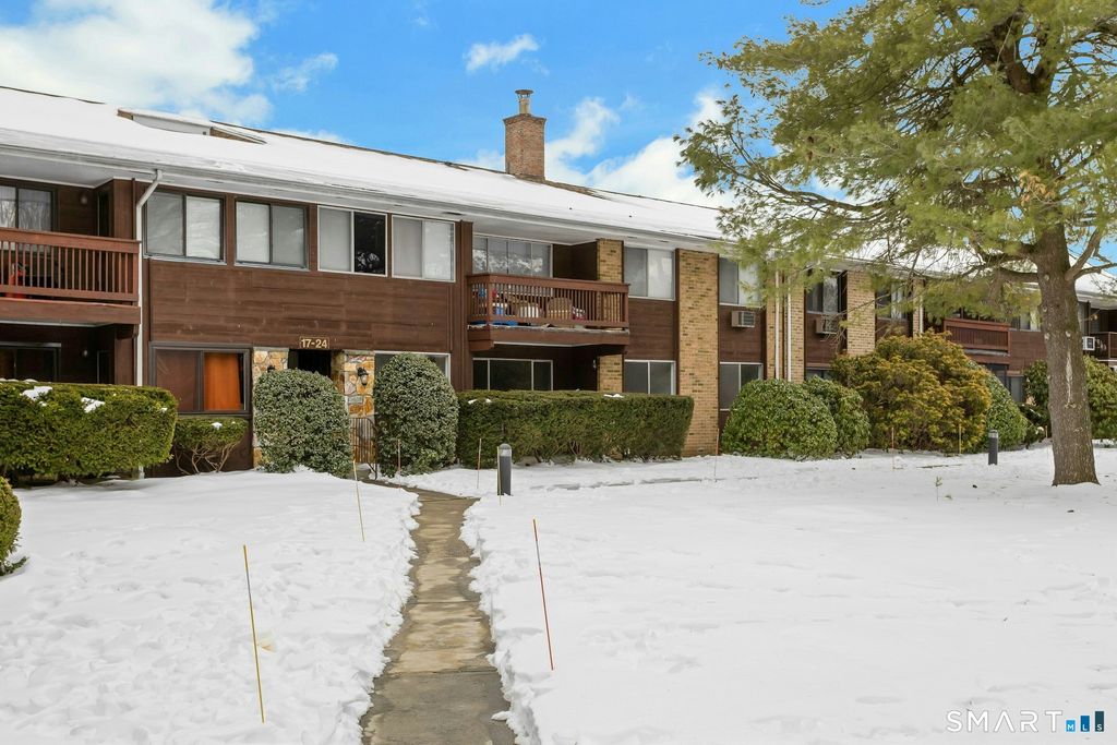 Photo of 154 Cold Spring Road #APT 18, Stamford, CT 06905 (MLS # 24153534)