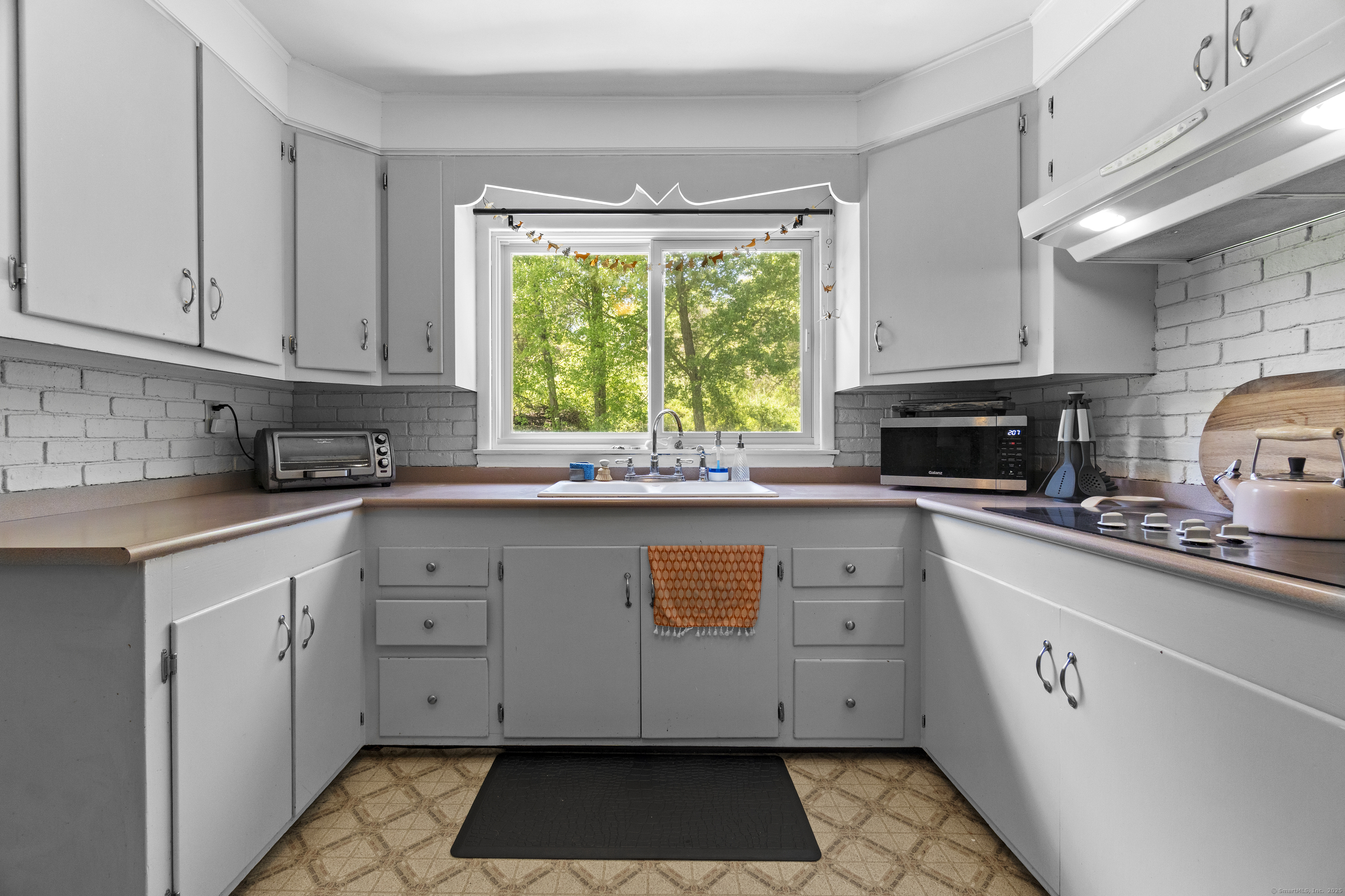 469 Wintergreen Avenue, Hamden, Connecticut image 8