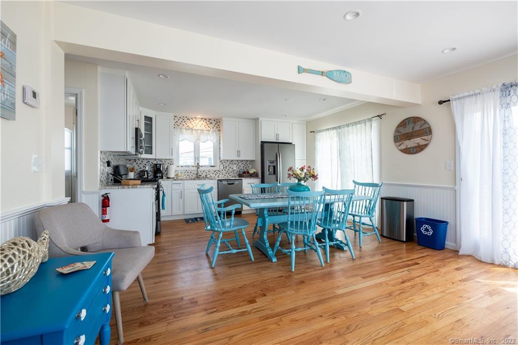 Rental Property at 28 Lighthouse Point, Fairfield, Connecticut - Bedrooms: 4 
Bathrooms: 2 
Rooms: 6  - $10,000 MO.
