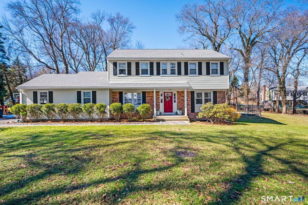 Photo of 19 Oriole Drive, Norwalk, CT 06851 (MLS # 24158595)