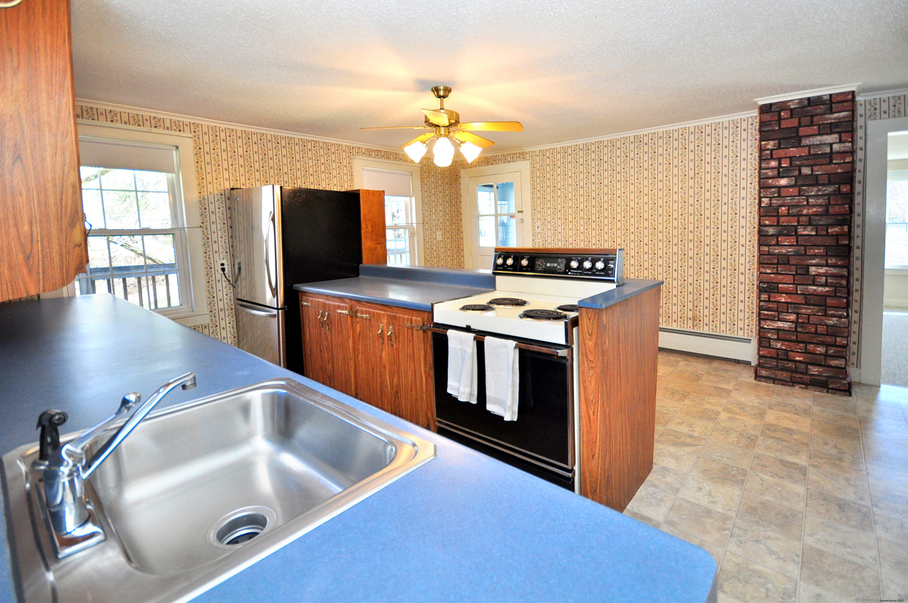 240 Prospect Hill Road, Windsor, Connecticut image 13