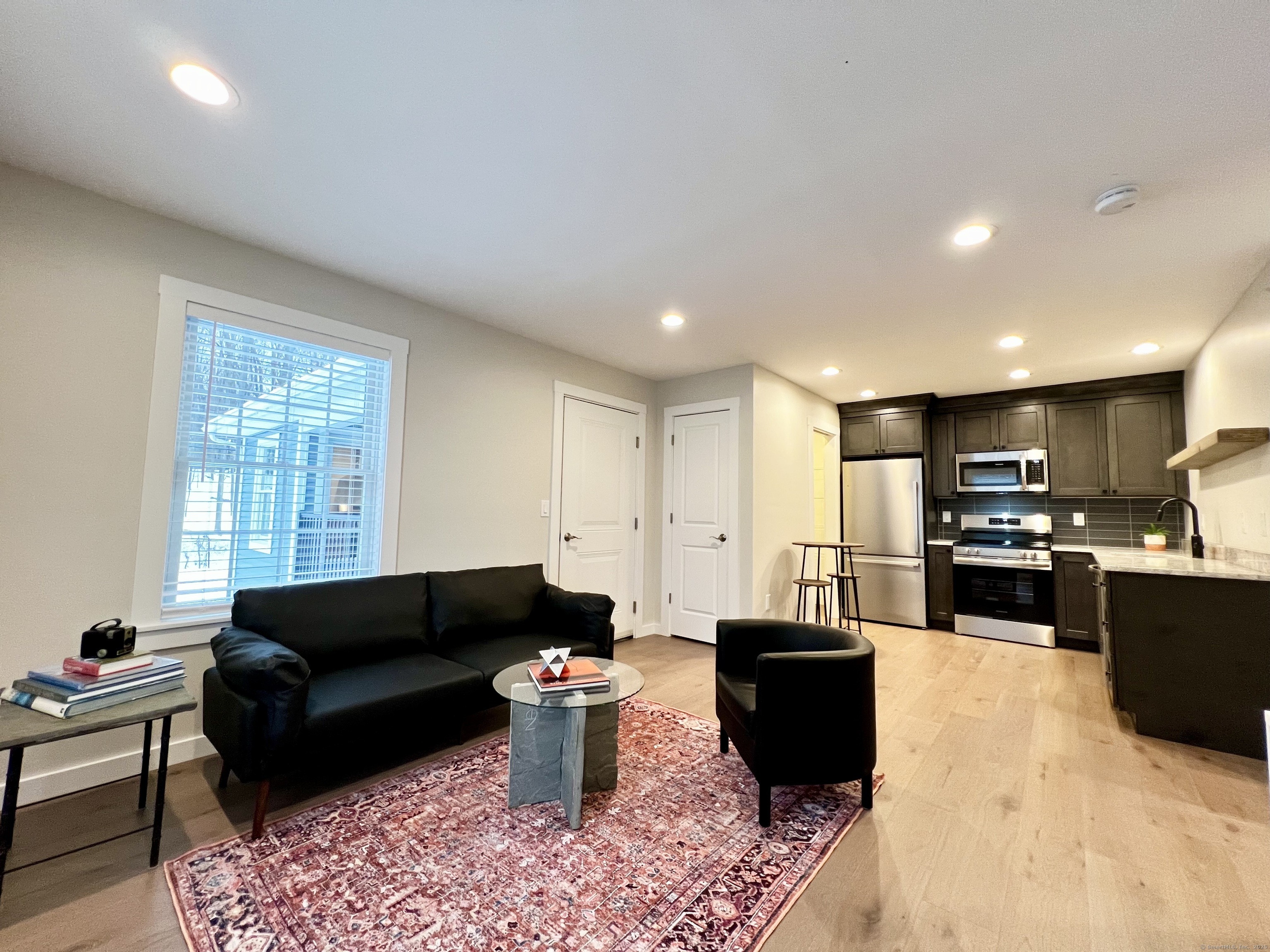 Butternut Street D, Middletown, Connecticut - 1 Bedrooms  
1 Bathrooms  
3 Rooms - 