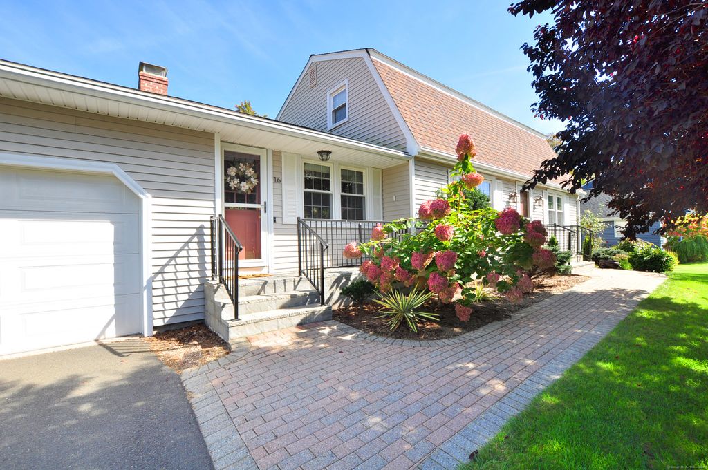 Photo of 16 Crabapple Road, Windsor, CT 06095 (MLS # 24132436)
