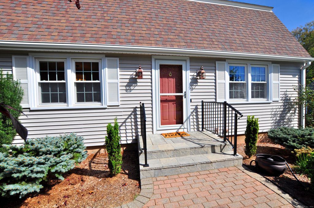 Photo of 16 Crabapple Road, Windsor, CT 06095 (MLS # 24132436)