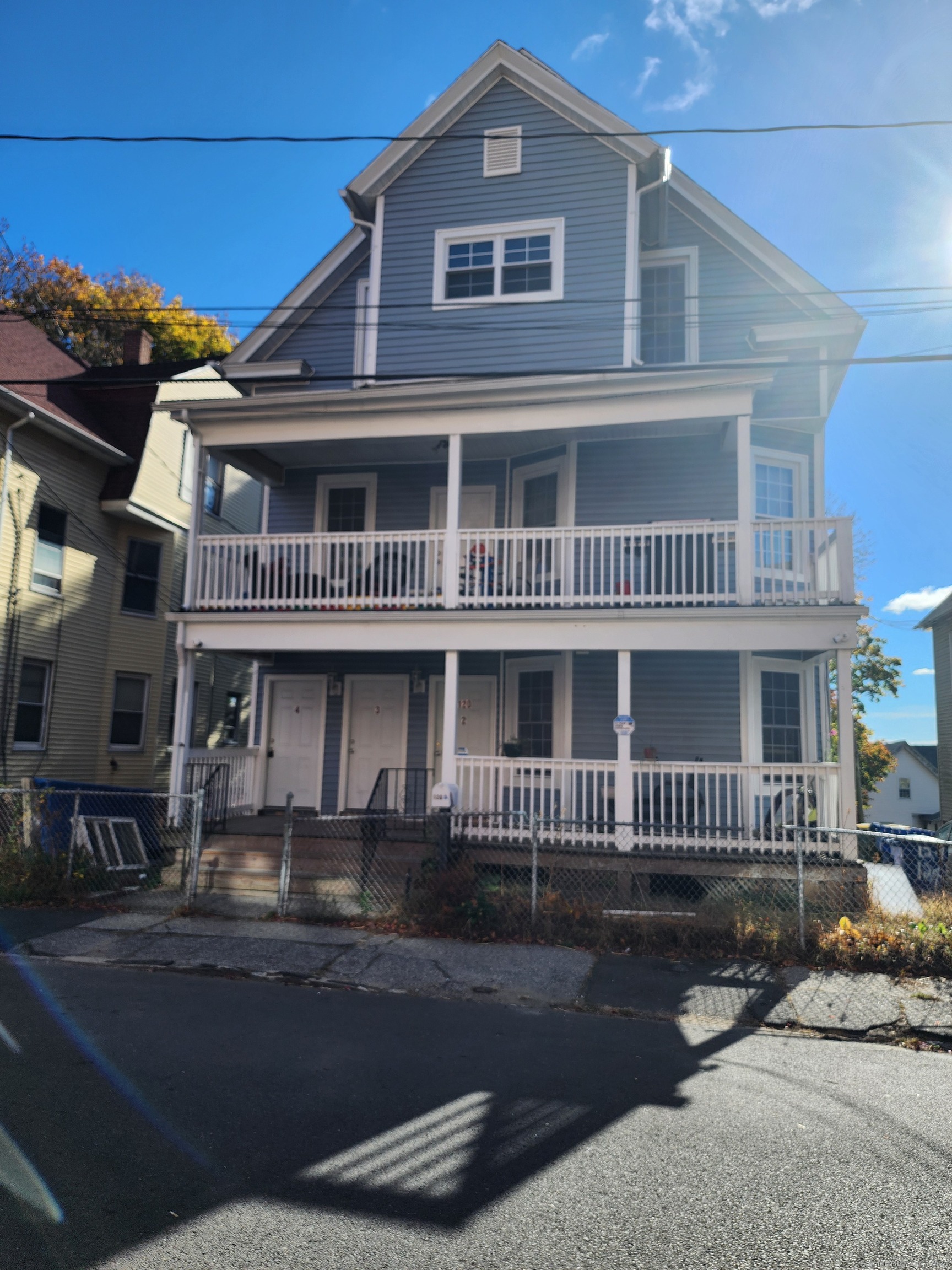 120 Easton Avenue, Waterbury, Connecticut - 2 Bedrooms  
1 Bathrooms  
4 Rooms - 