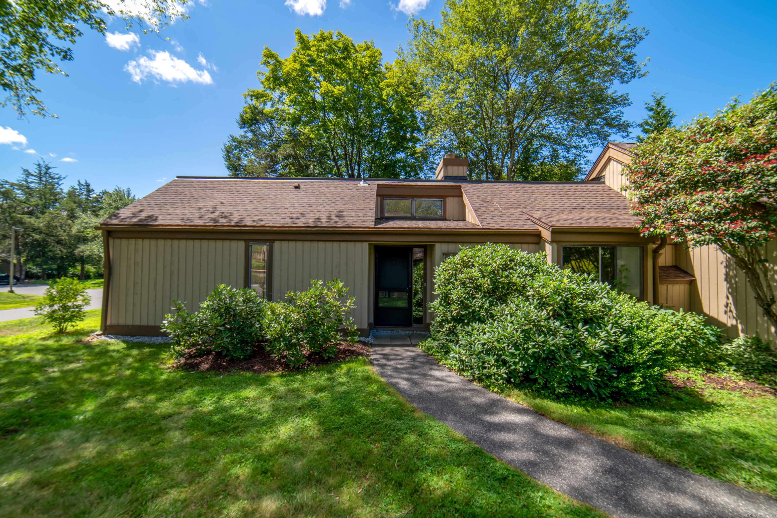 View Southbury, CT 06488 condo