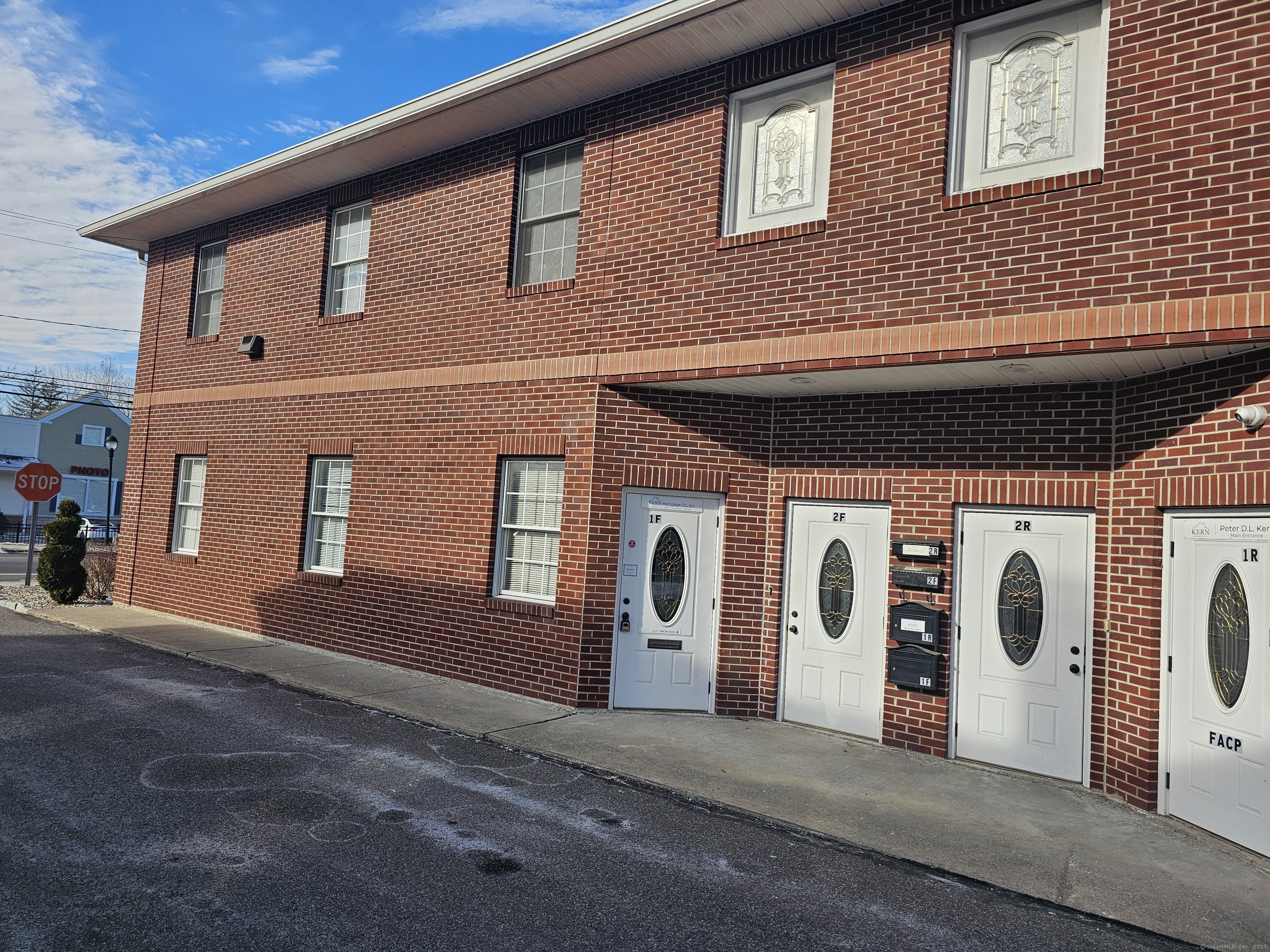 979 Farmington Avenue 1F