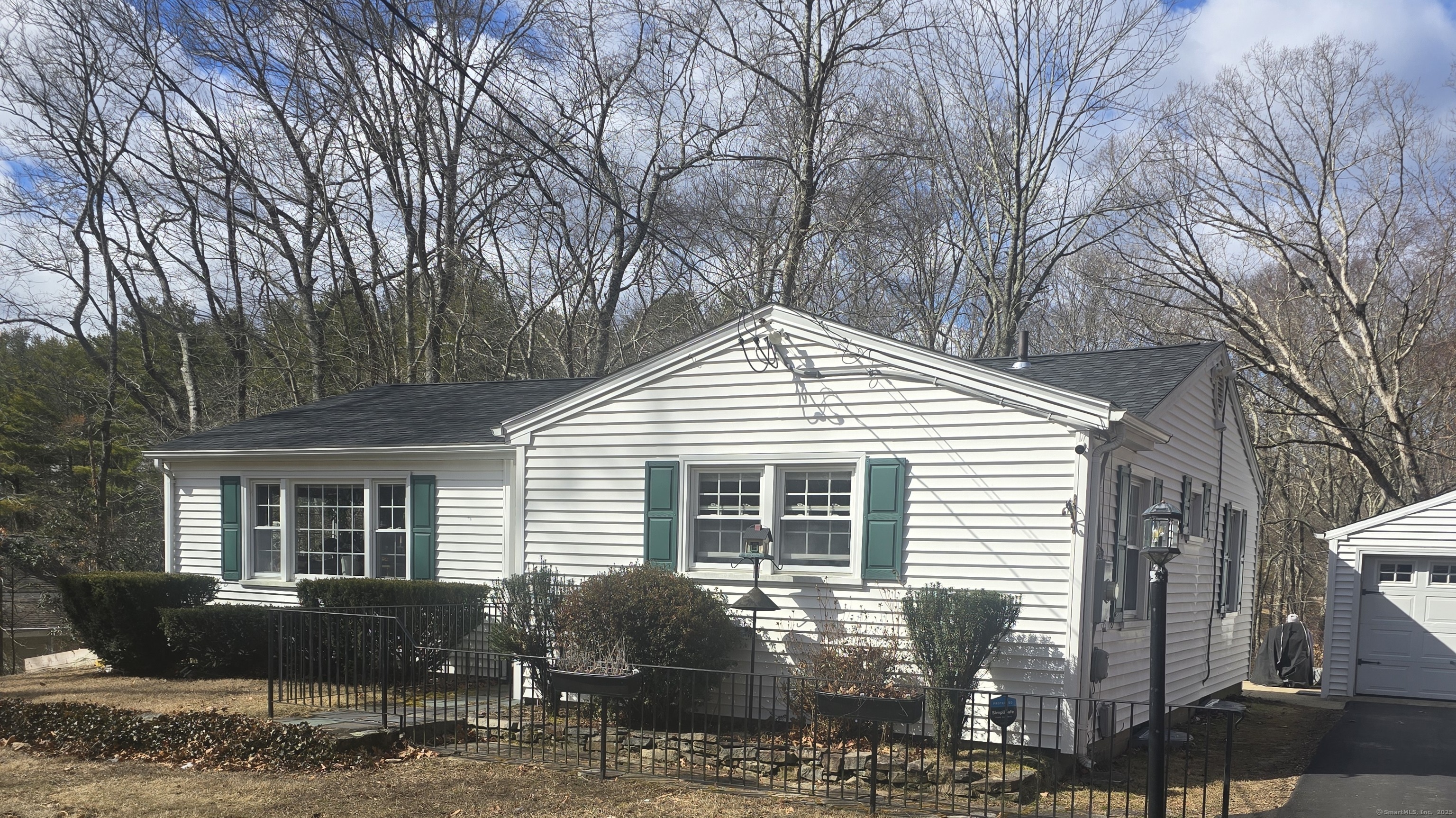 Route 12 Route, Ledyard, Connecticut - 2 Bedrooms  
2 Bathrooms  
5 Rooms - 