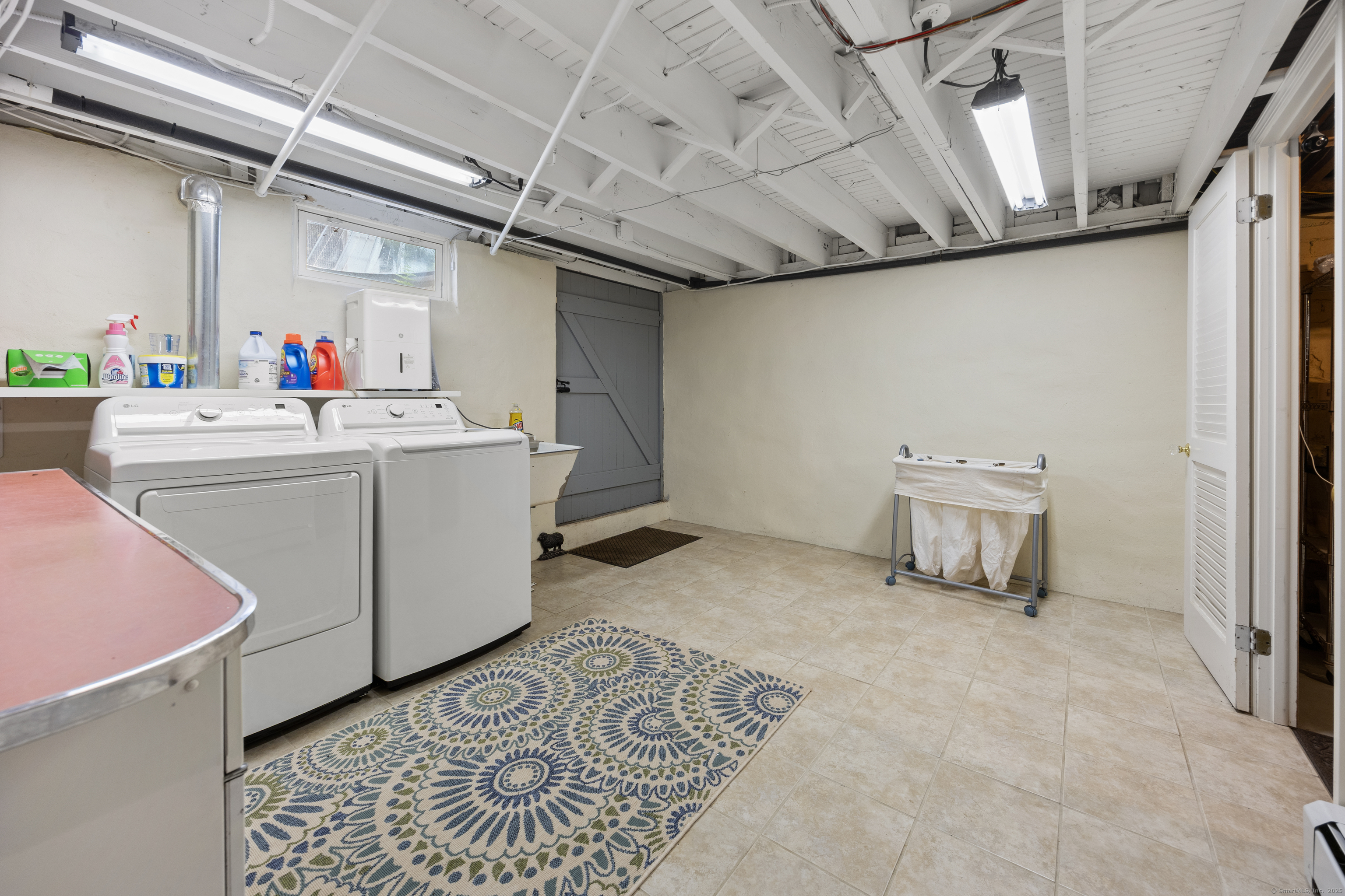 North Haven, Connecticut 06473, United States, 3 Bedrooms Bedrooms, ,2 BathroomsBathrooms,Residential,Pending,152307