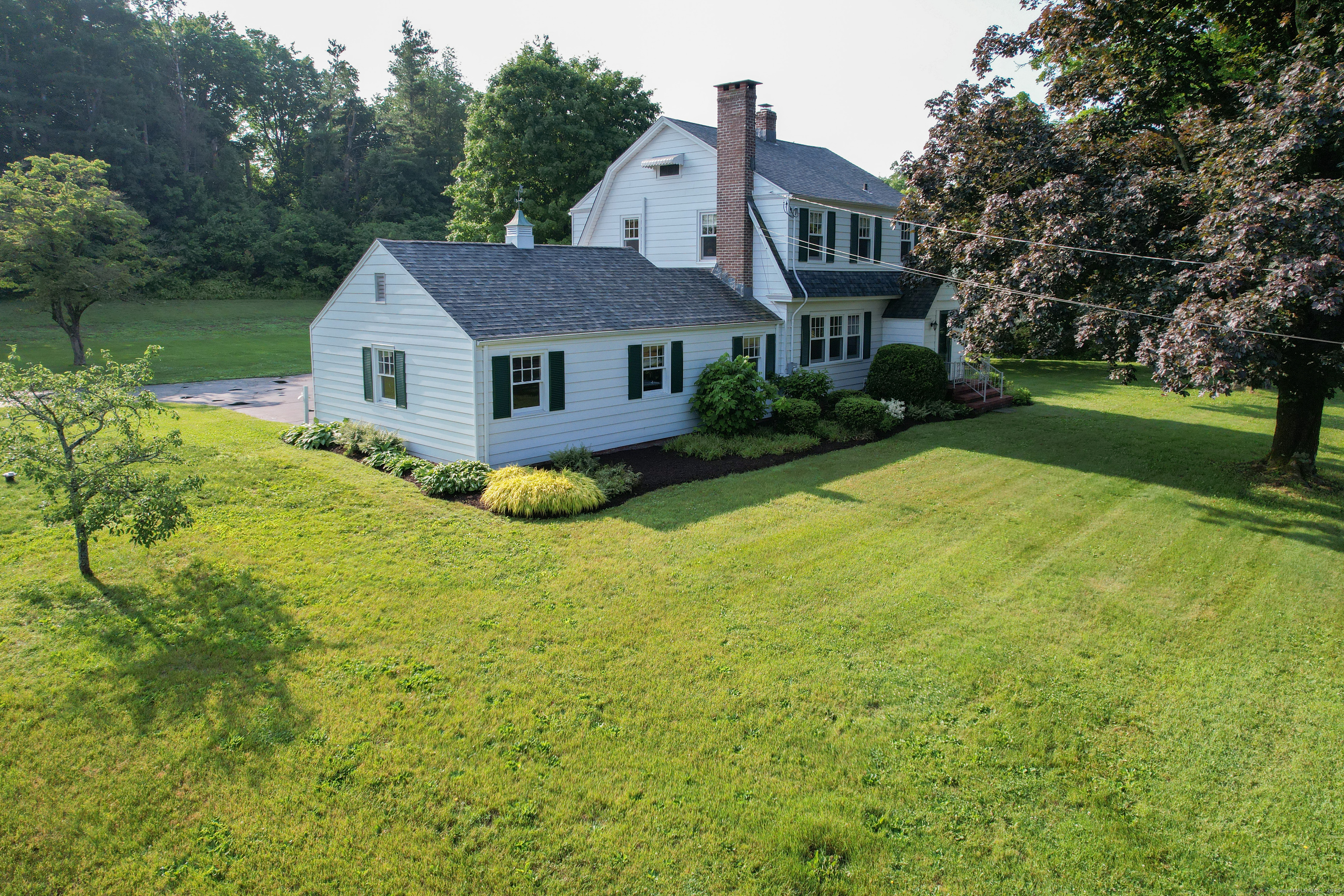 North Haven, Connecticut 06473, United States, 3 Bedrooms Bedrooms, ,2 BathroomsBathrooms,Residential,Pending,152307