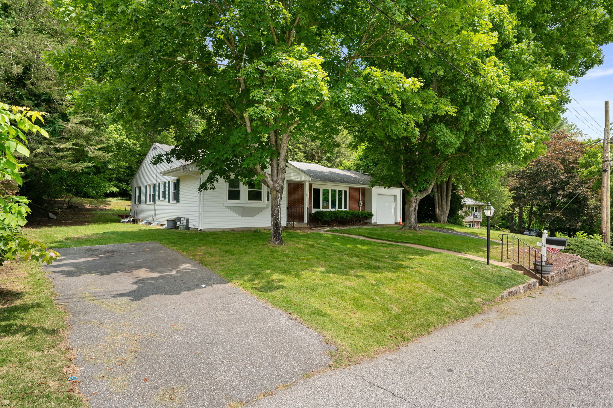 11 Deerbrook Road