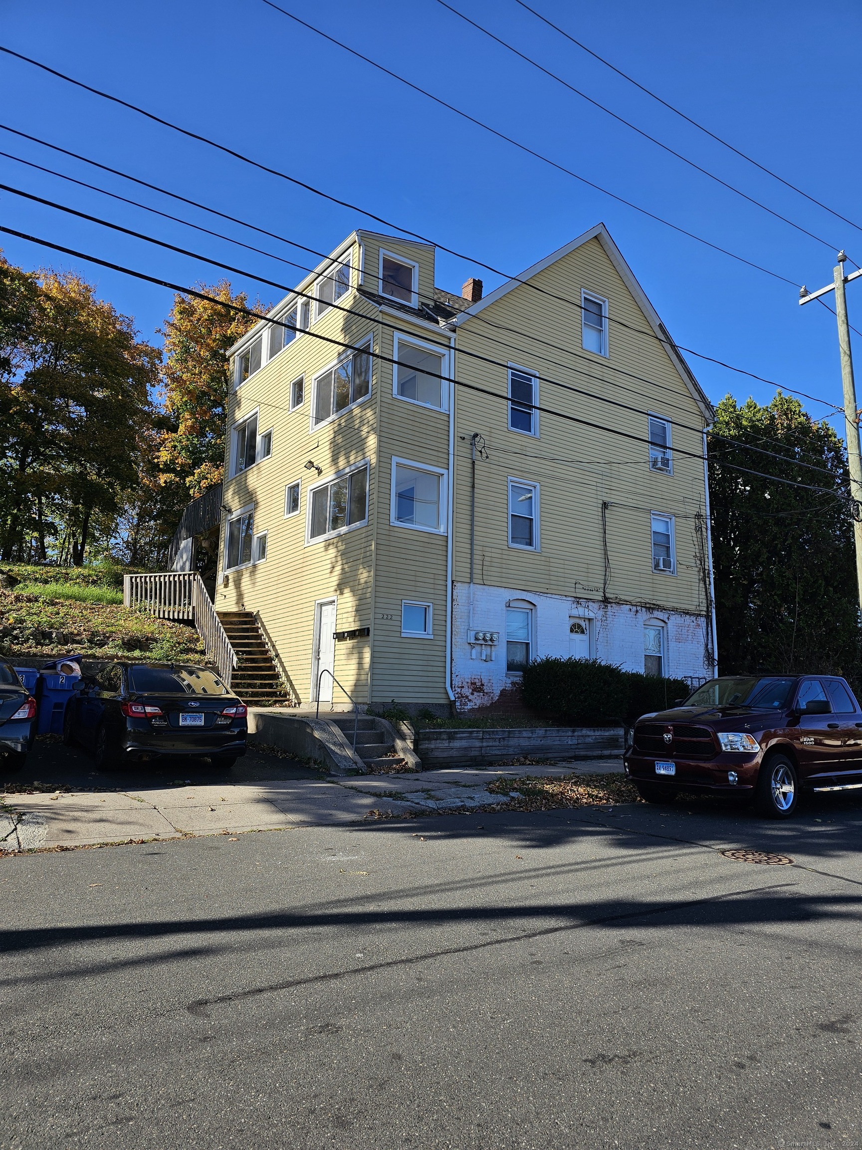 222 Clark Street 2nd Floor, New Britain, Connecticut - 2 Bedrooms  
1 Bathrooms  
4 Rooms - 