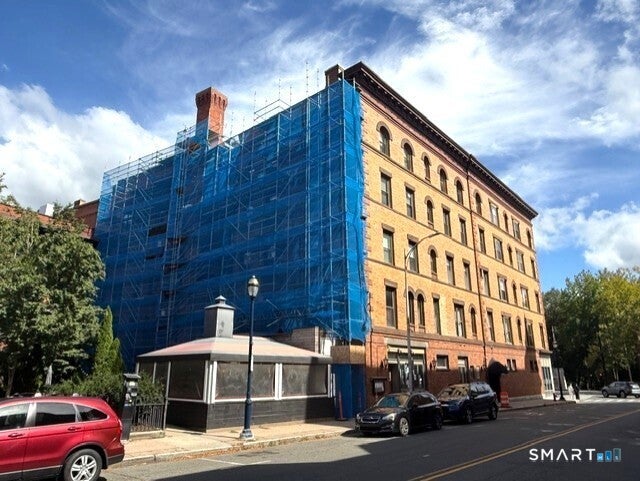 Photo of 1 Linden Place #406, Hartford, CT 06106 (MLS # 24210531)