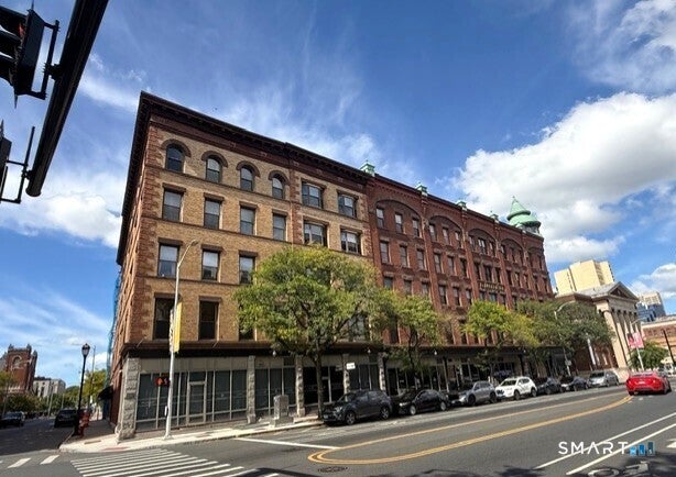 Photo of 1 Linden Place #406, Hartford, CT 06106 (MLS # 24210531)