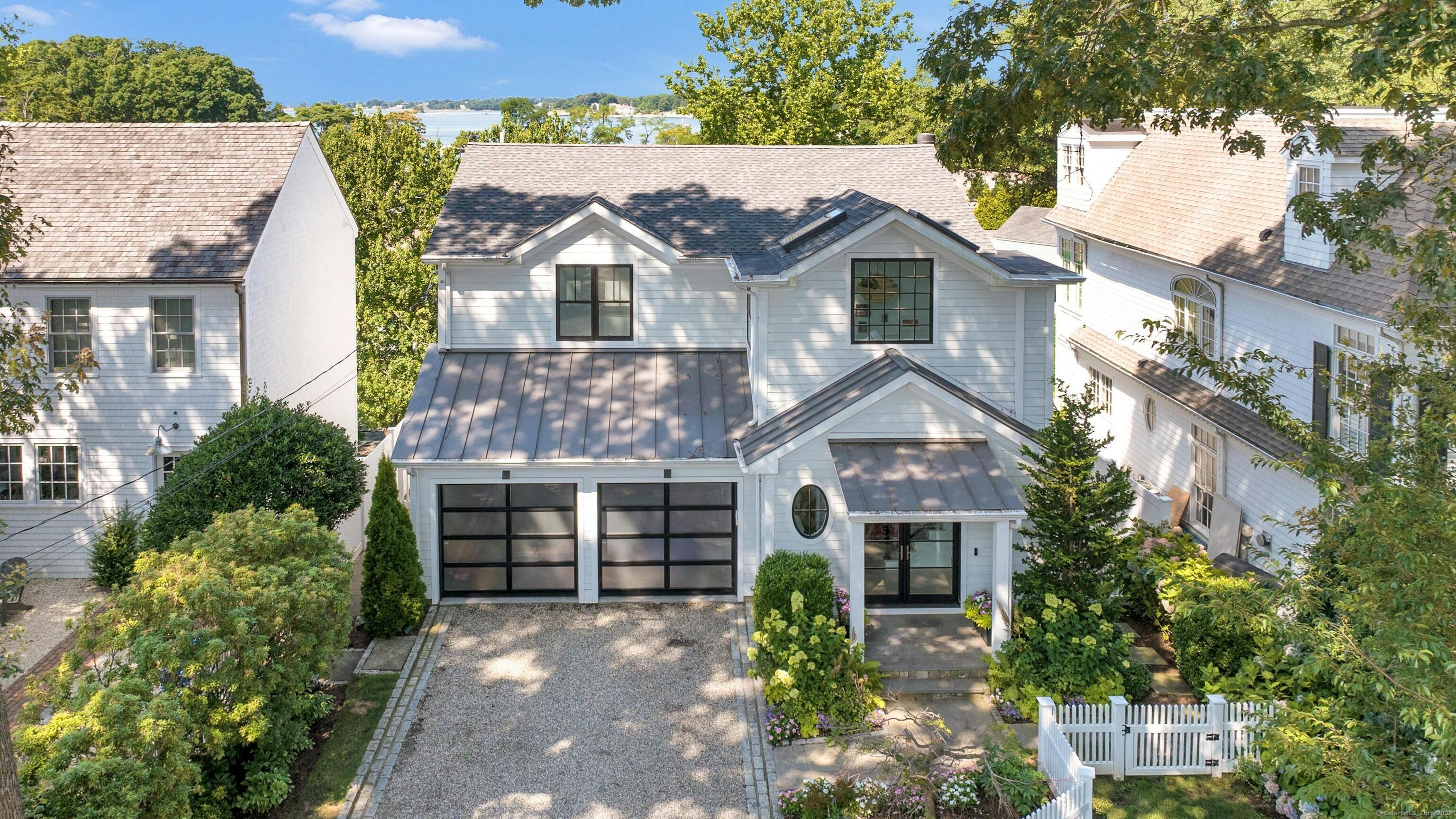 47 Pine Point Road, Rowayton, Connecticut - 4 Bedrooms  
4.5 Bathrooms  
8 Rooms - 