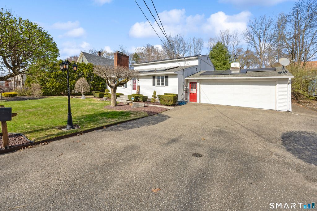 Photo of 189 Scott Road, Waterbury, CT 06708 (MLS # 24167188)