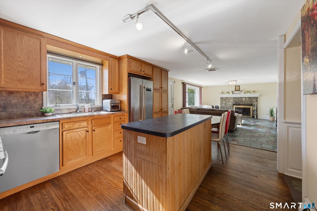 Photo of 189 Scott Road, Waterbury, CT 06708 (MLS # 24167188)