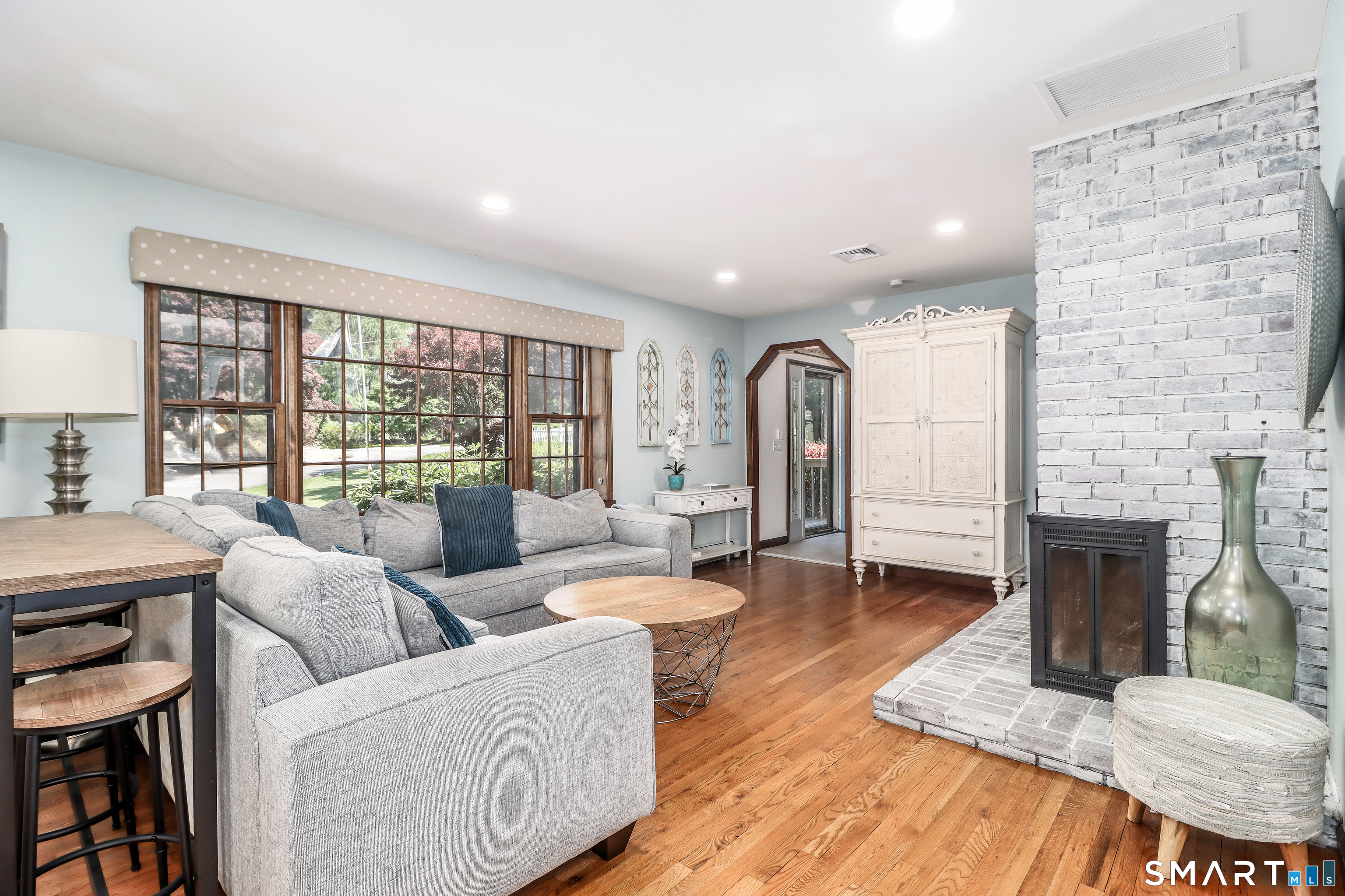 6 Brookdale Lane