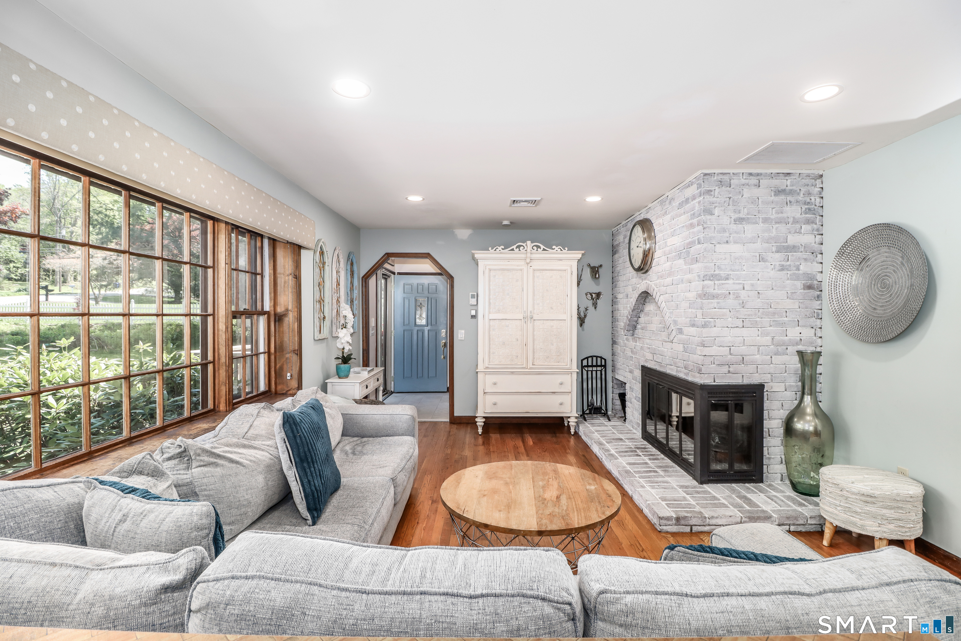 6 Brookdale Lane