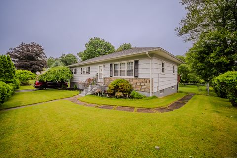 Photo of 26 Oakleaf Drive, Waterbury, CT 06708 (MLS # 24133365)