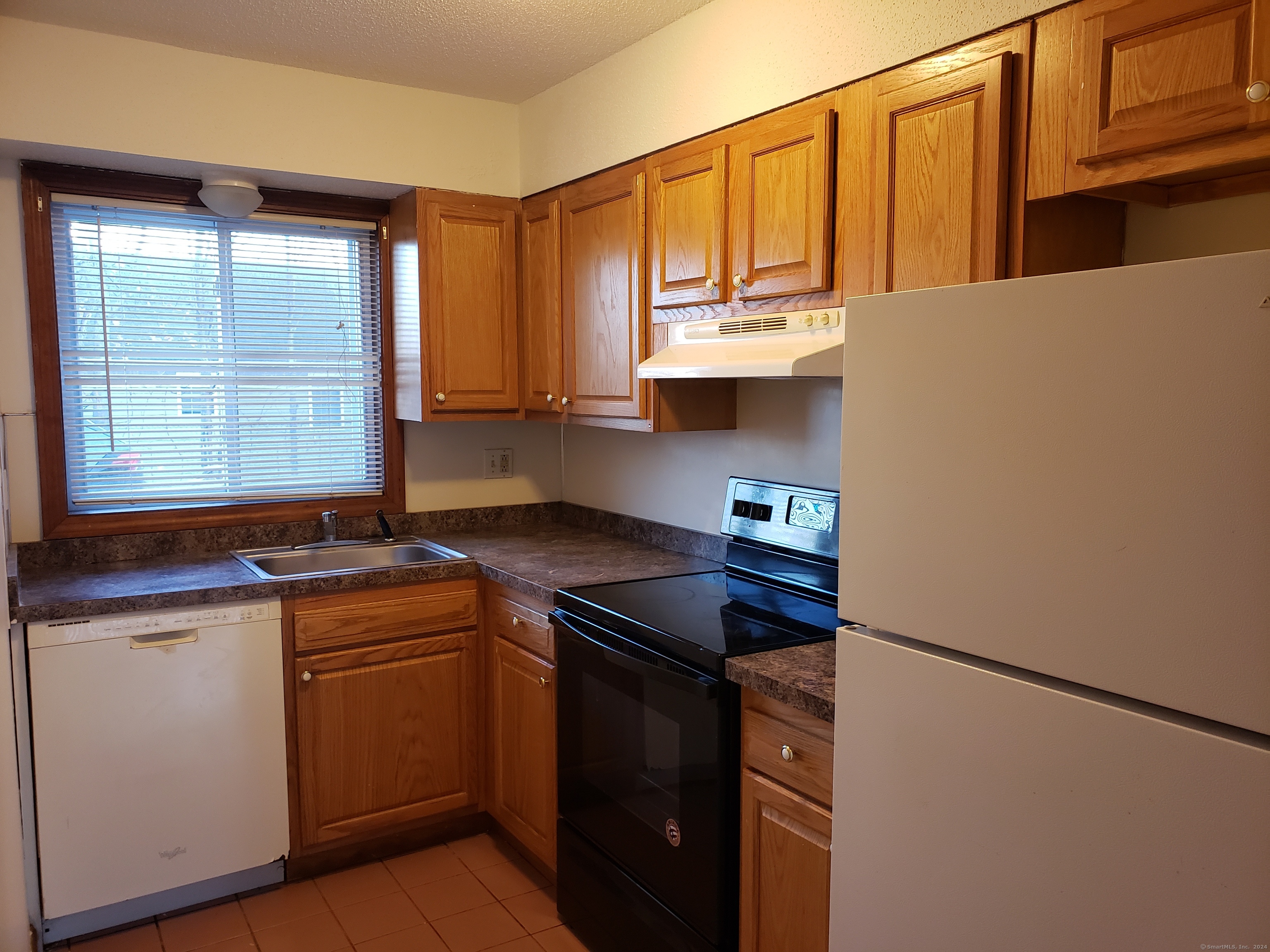 Rental Property at 675 Highland Avenue, Waterbury, Connecticut - Bedrooms: 2 
Bathrooms: 1 
Rooms: 4  - $1,600 MO.