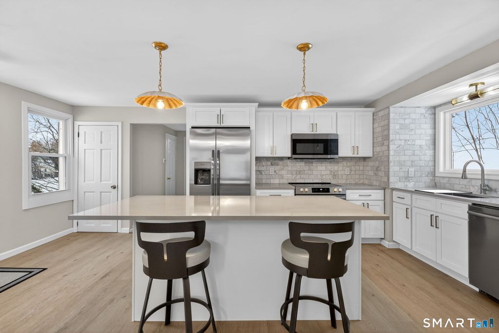 Photo of 87 West Street, Manchester, CT 06040 (MLS # 24152315)