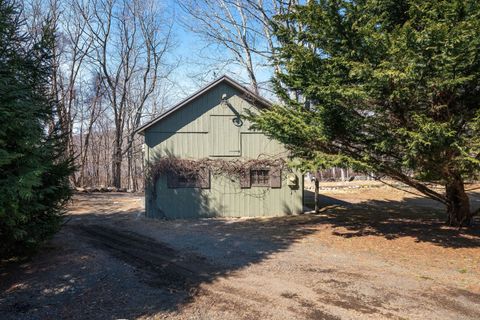 A home in Killingworth