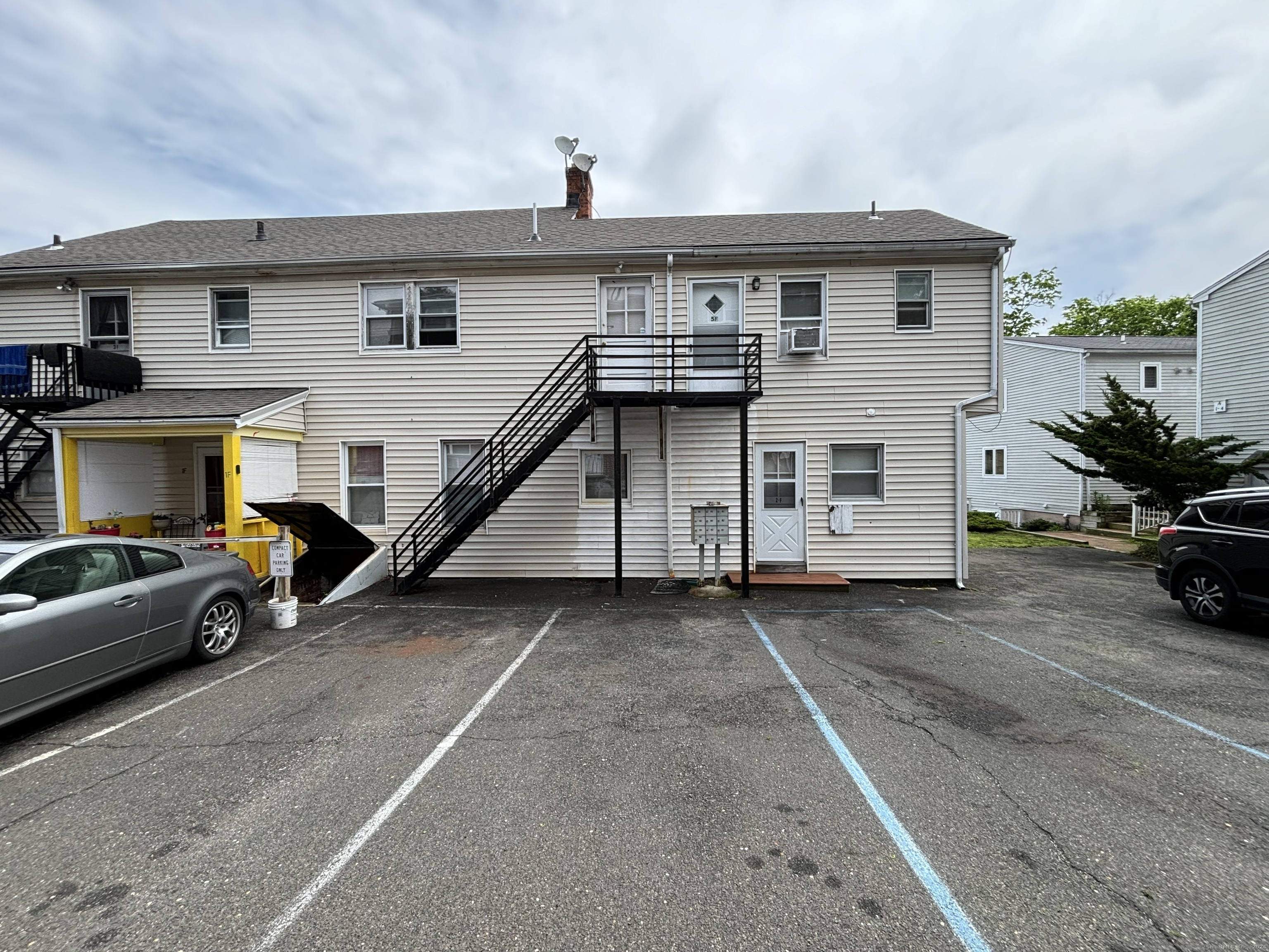 26 Fairfield Avenue 4F, Norwalk, Connecticut - 1 Bedrooms  
1 Bathrooms  
4 Rooms - 