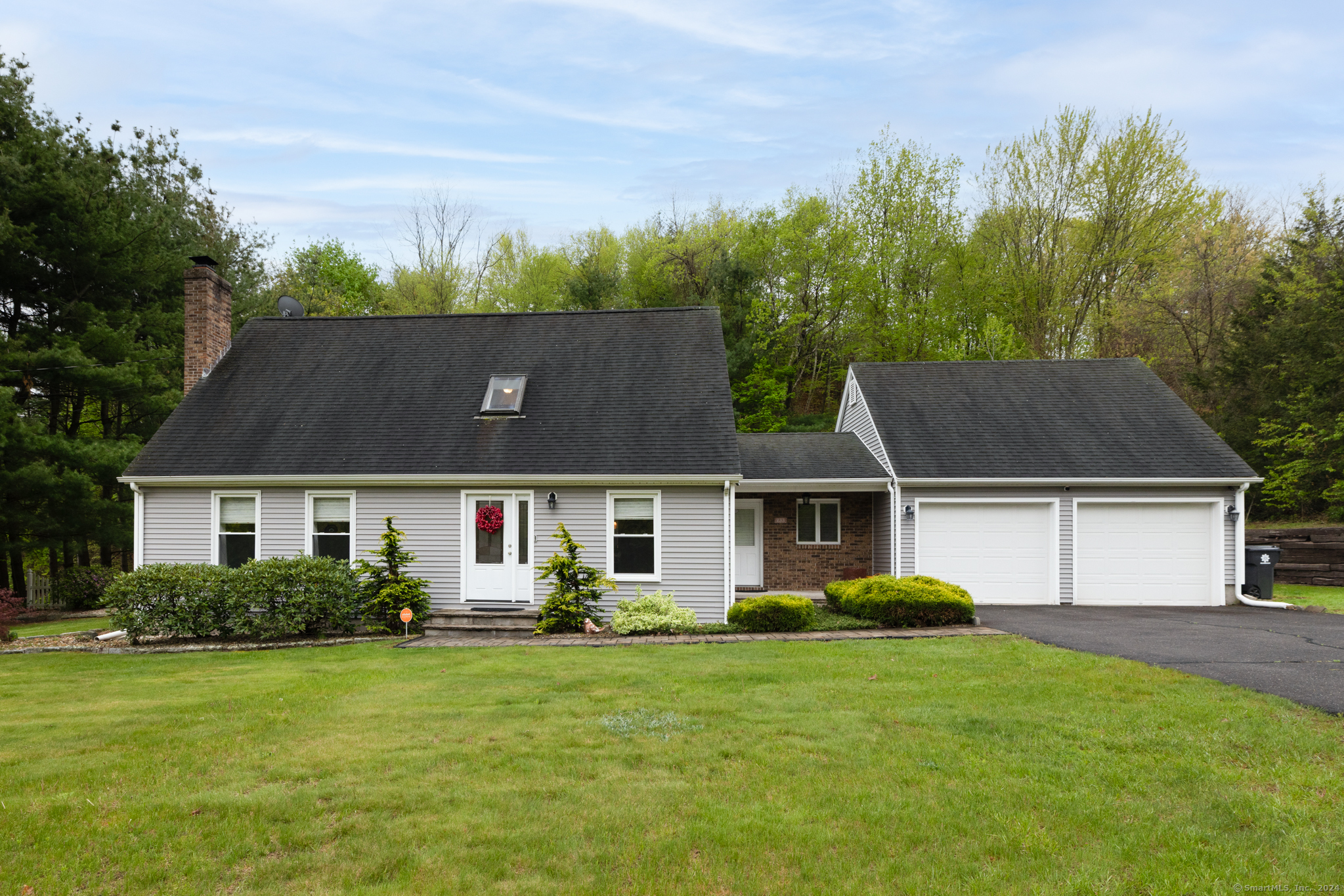 Property for Sale at 233 Matthews Street, Bristol, Connecticut - Bedrooms: 3 
Bathrooms: 2 
Rooms: 6  - $429,900