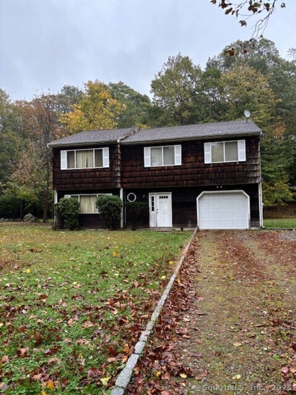 Photo of 18 Oakhill Avenue, Norwalk, CT 06854 (MLS # 24133293)