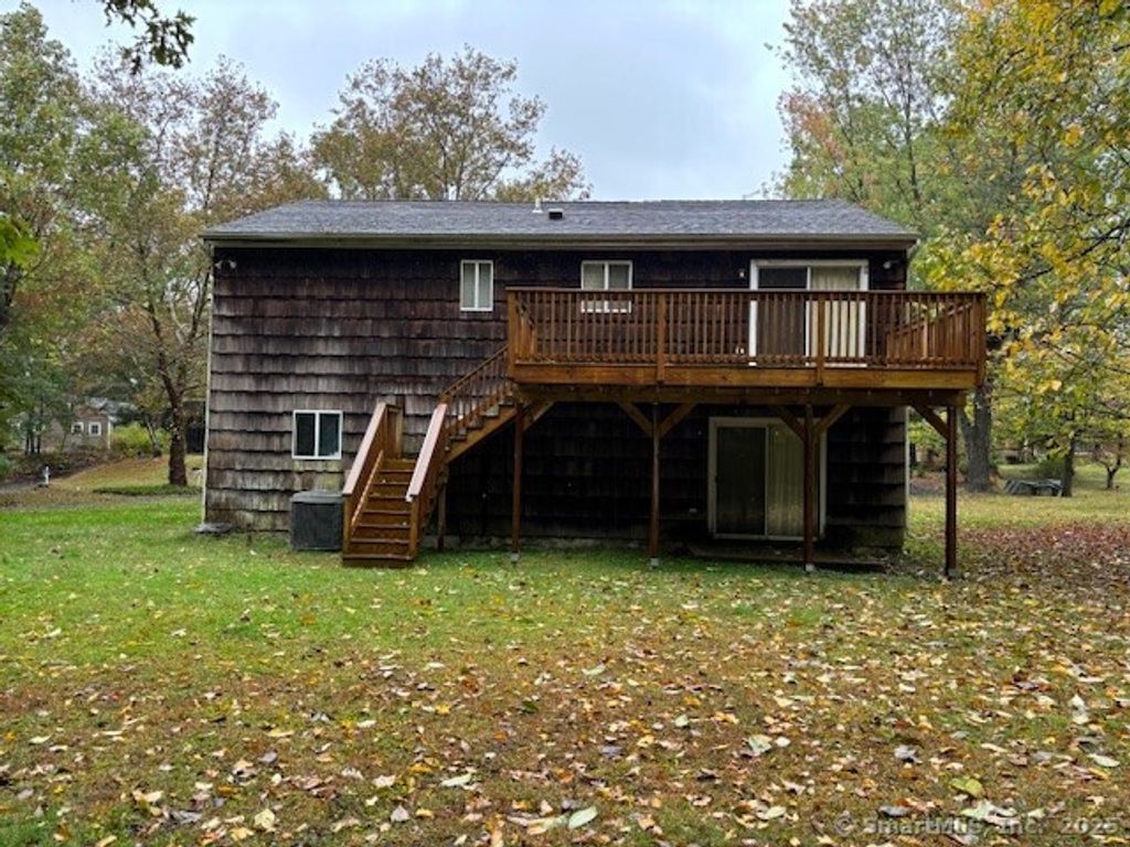Photo of 18 Oakhill Avenue, Norwalk, CT 06854 (MLS # 24133293)