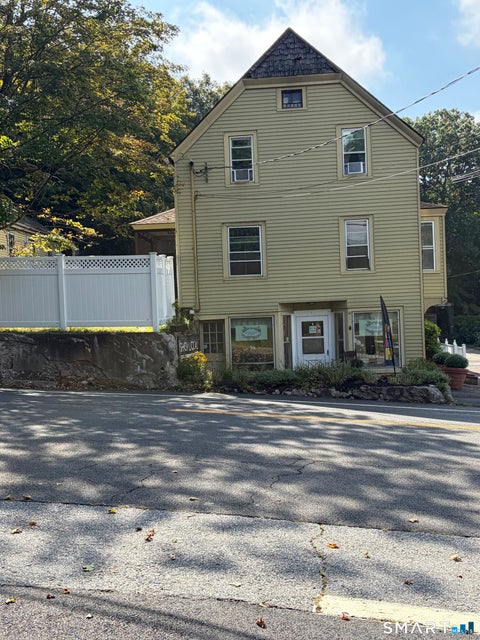 Multifamily For Rent - 323 Saybrook Road<br/> Middlesex County, Haddam, CT 06441
