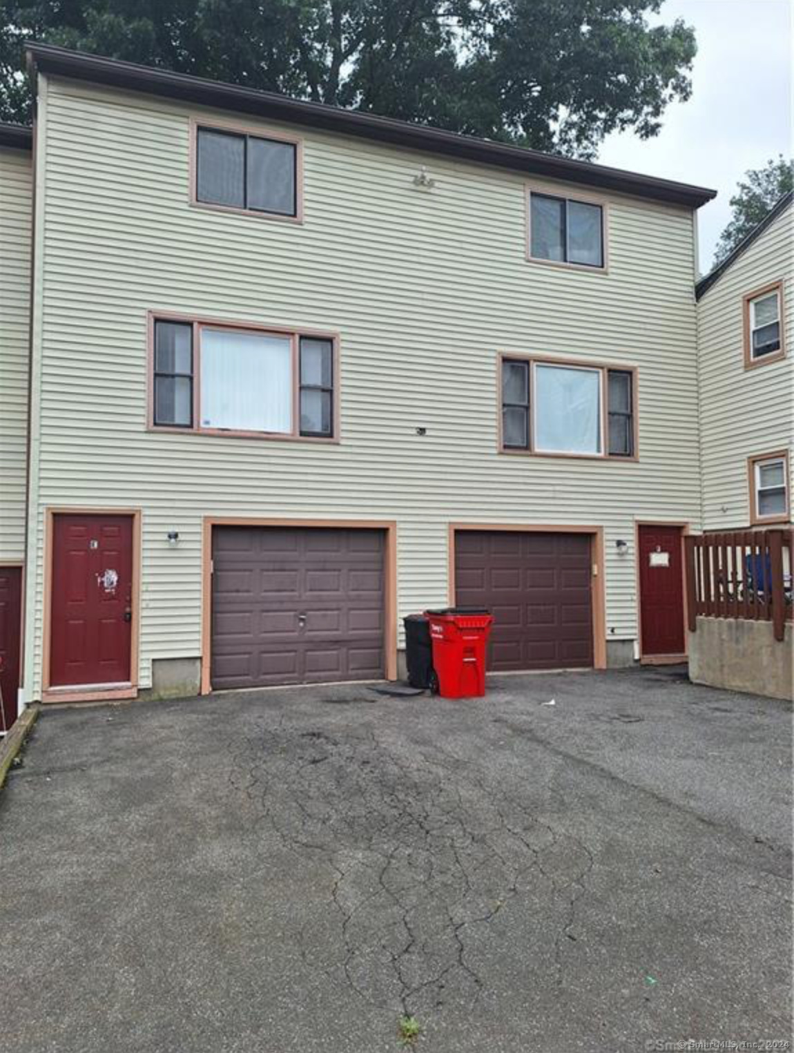 5 Allen Court 5, Meriden, Connecticut - 2 Bedrooms  
2 Bathrooms  
4 Rooms - 