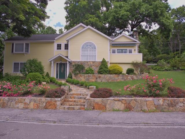 Photo 1 of 1 Longview Drive, Brookfield, Connecticut, $390,000, Web #: 99069342