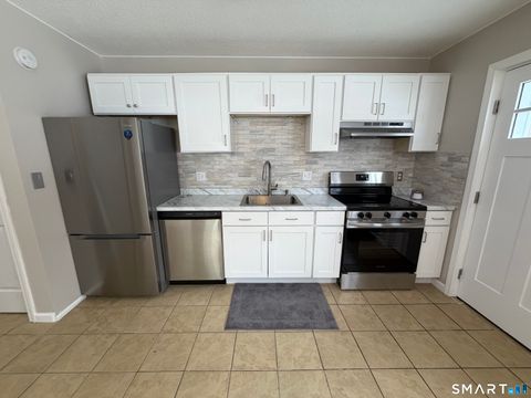 Photo of 21 Oak Avenue Extension #APT 5, Torrington, CT 06790 (MLS # 24146980)