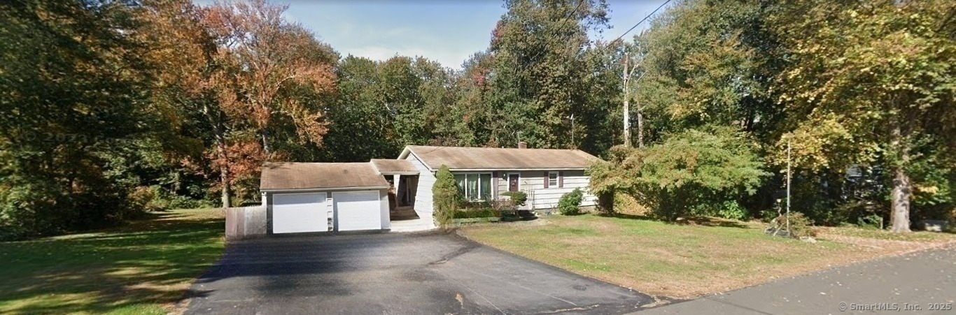 Barbara Drive, Wolcott, Connecticut - 3 Bedrooms  
2 Bathrooms  
8 Rooms - 