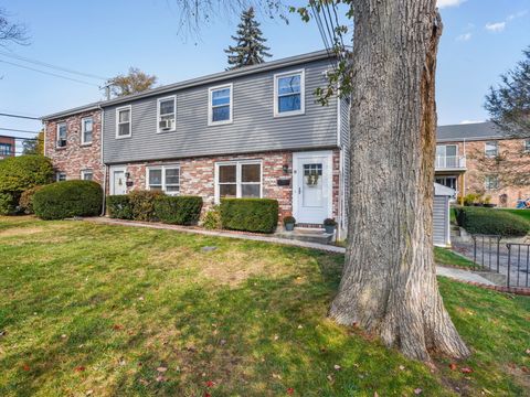 Photo of 8 Windell Place, Stamford, CT 06906 (MLS # 24135775)