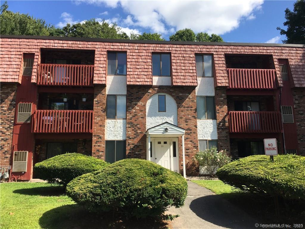 Woodsedge Drive 5C, Newington, Connecticut - 1 Bedrooms  
1 Bathrooms  
3 Rooms - 