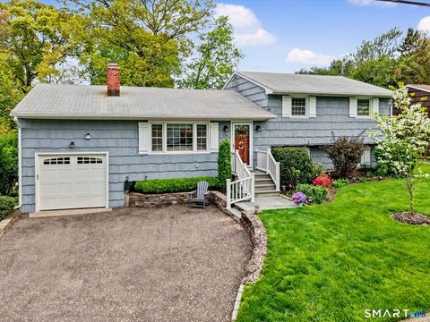 Photo of 125 Pepperidge Circle, Fairfield, CT 06824 (MLS # 24174990)