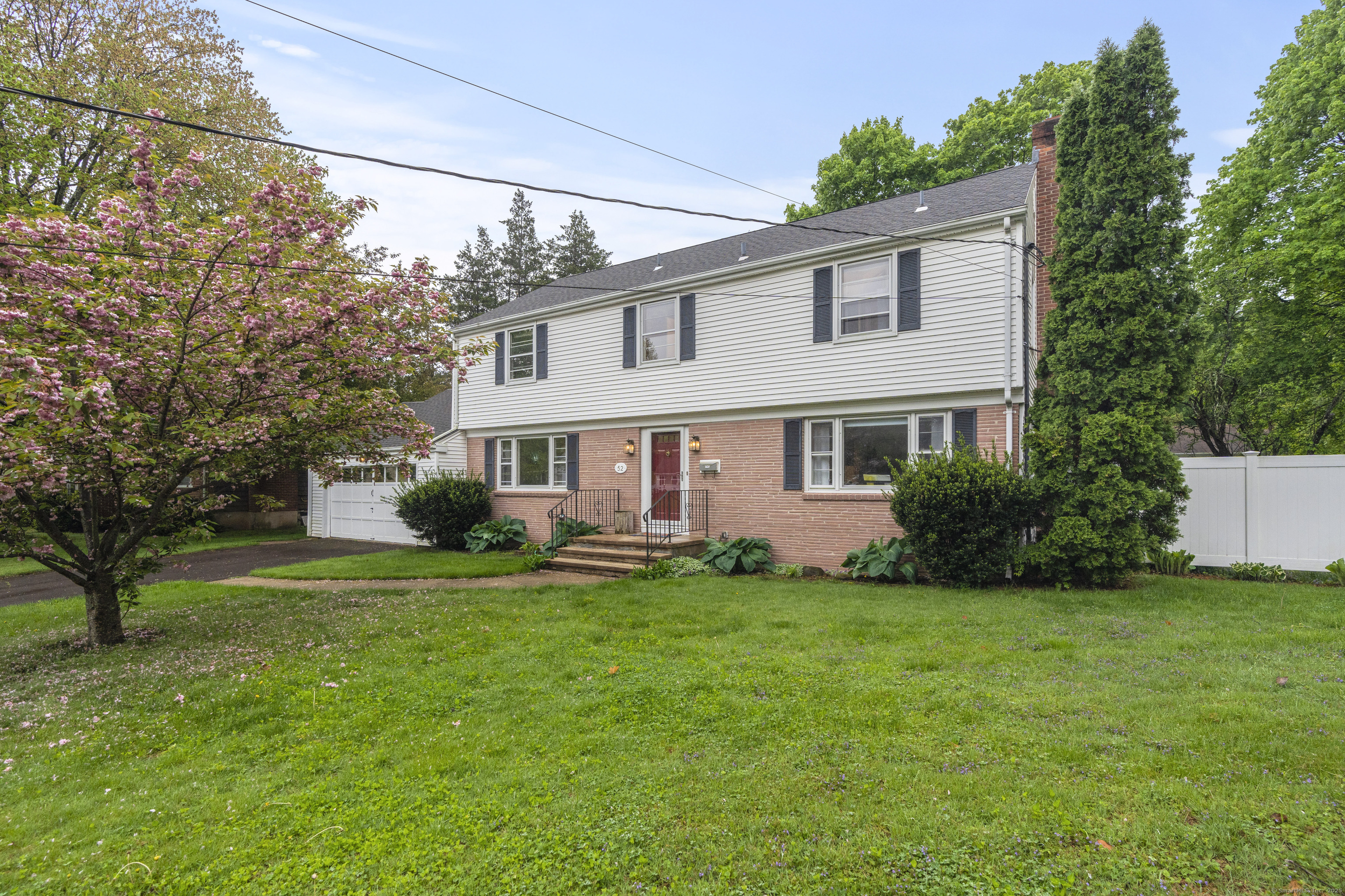 Property for Sale at Lillibridge Court, Hamden, Connecticut - Bedrooms: 4 
Bathrooms: 3 
Rooms: 9  - $649,000