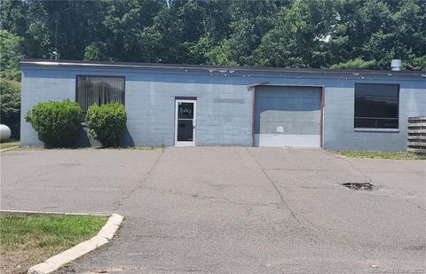 19 Sandscreen Road Left Side Avon CT 06001