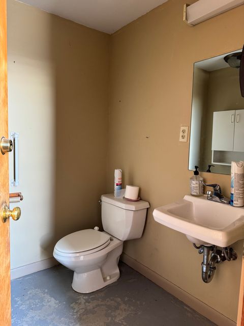 Tiny photo for 19 Sandscreen Road #Left Side, Avon, CT 06001 (MLS # 24140100)